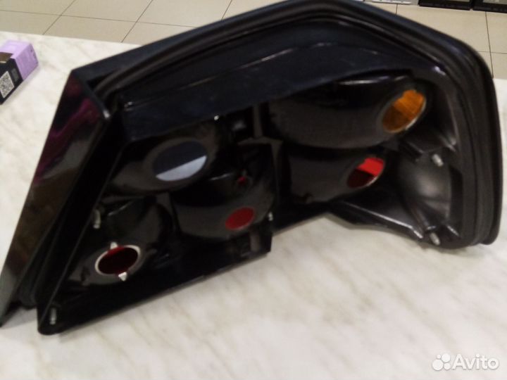 Фонарь левый Mercedes-Benz W124