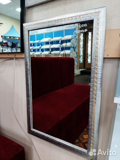 Зеркало в золотом багете