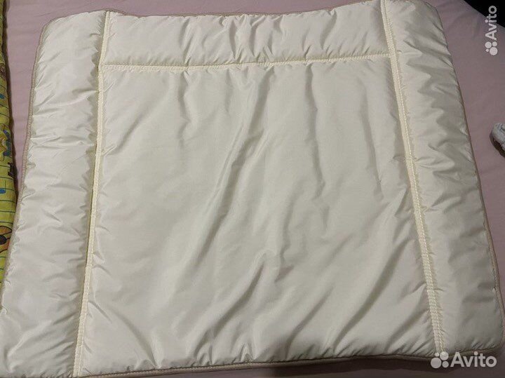 Непромокаемый матрасик на пеленалный столик