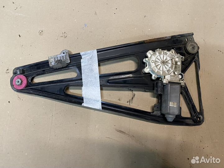 Стеклоподъемник задний правый BMW e38