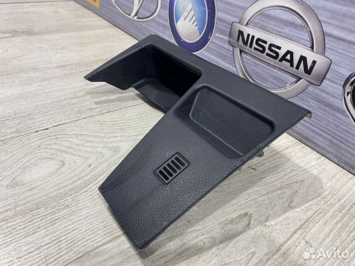 Накладка на торпедо nissan tiida C11