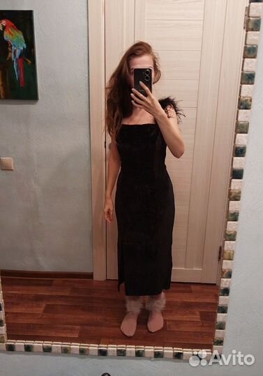 Платье вечернее с перьями длинное