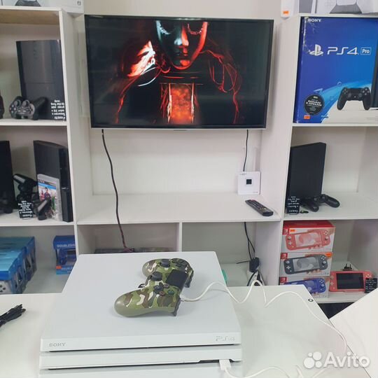 Sony PS4 PRO 1000GB белая + игры