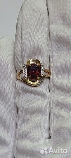 Золотое кольцо с камнем 16р