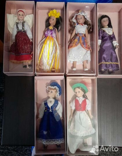 Фарфоровые куклы в костюмах народов мира