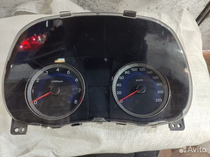 Hyundai Solaris 1 щиток приборов АКПП