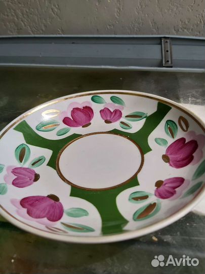 Бокал с блюдцем