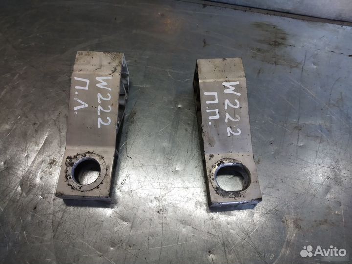 Кронштейн подрамника передний Mercedes-Benz