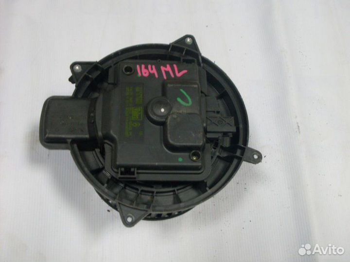 Моторчик отопителя Mercedes-Benz M-Class W164
