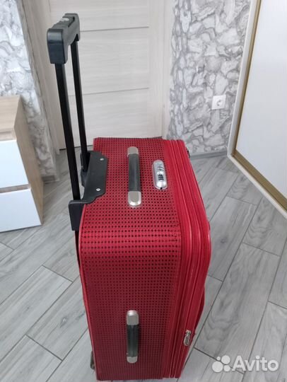 Чемодан на колесах большой