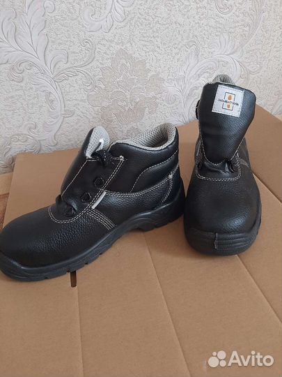 Ботинки мужские 40 размер новые