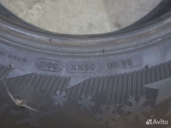 Michelin Latitude X-Ice North 3 215/65 R16 и 215/65 R16