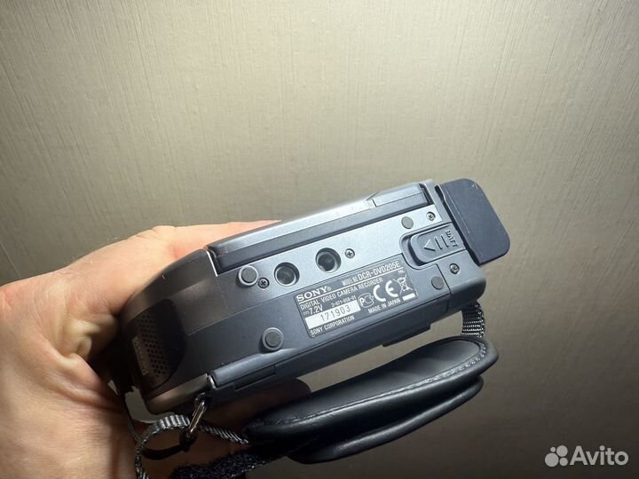 Видеокамера Sony DCR-DVD205E