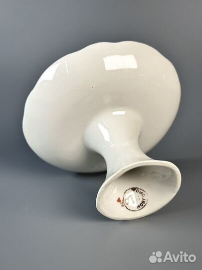 Вазочка на ножке. Фарфор.завод Пролетарий Новгород