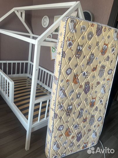 Кровать домик с крышей и шторками, матрасом