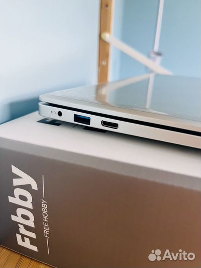 Ноутбук для работы Full HD 8+256, FH V10