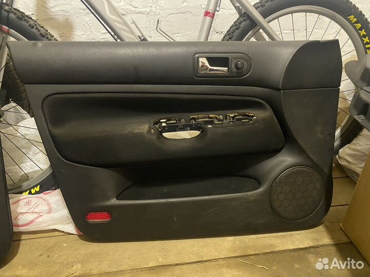 Обшивки дверей Golf 4