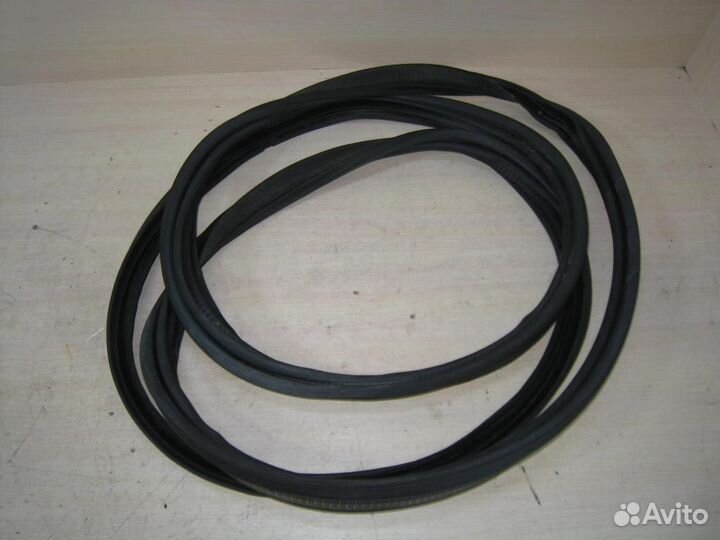 Уплотнитель проема багажника Subaru Forester SJ/S