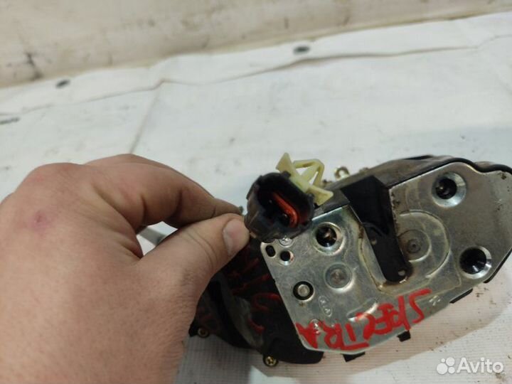 Замок двери задний правый Kia Spectra S6D 2006