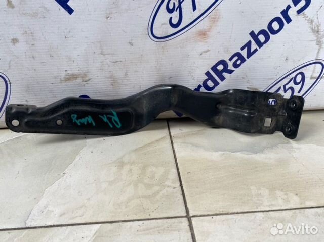 Кронштейн фары нижний правый Mercedes-Benz C-Class