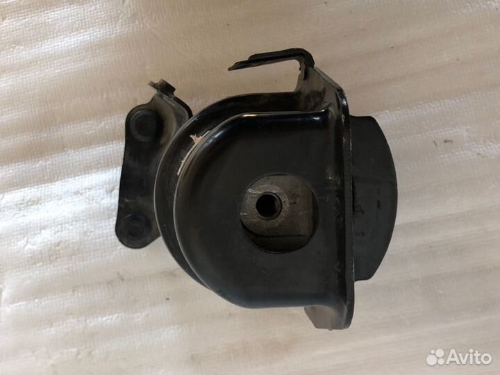 Подушка двигателя задняя Toyota Camry V70/V75