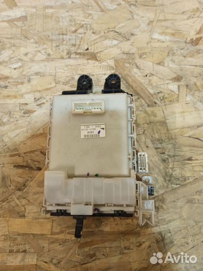 Блок предохранителей салона Toyota Corolla E150