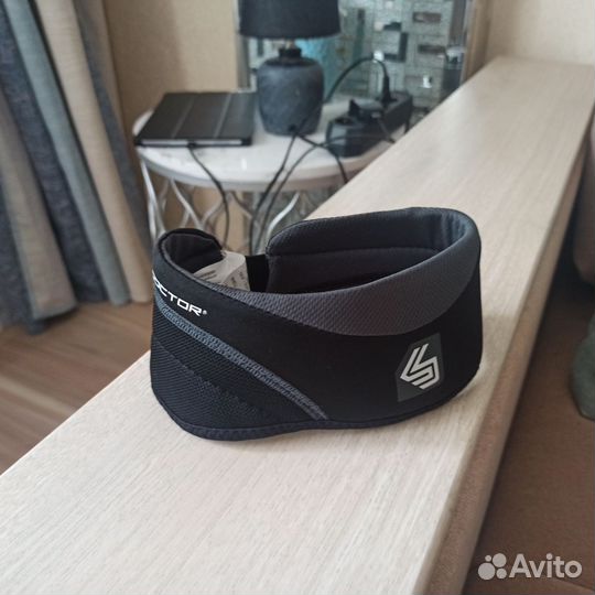 Защита шеи хоккейная shock doctor Jr