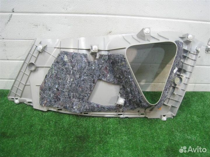 Обшивка правой стойки Toyota Verso R2 2015