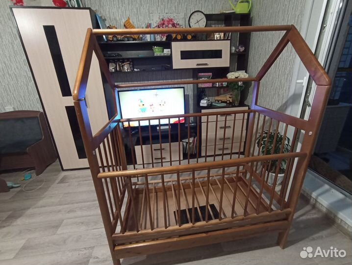 Детская кроватка