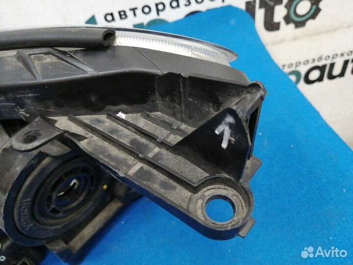 Фара галоген правая 81130-42450 Toyota Rav4 30