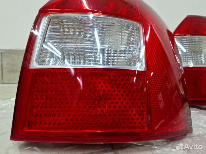 Фонарь задний правый (Новый) Audi A4 B6 Avant