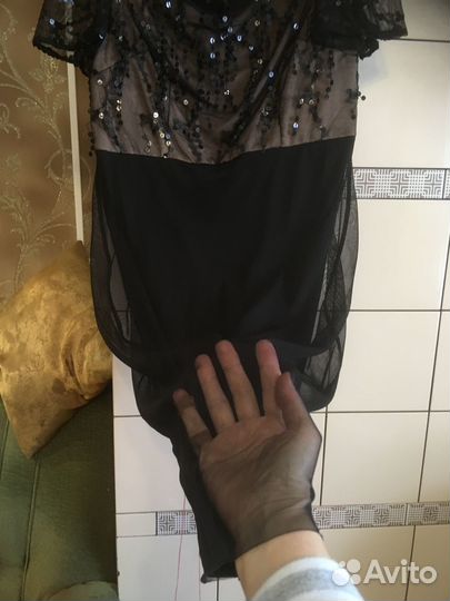 Платье праздничное, украшенное пайетками