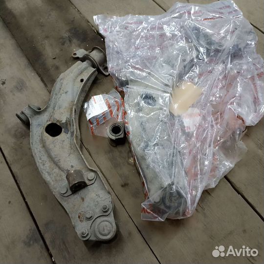 Рычаги в сборе с сайлентблоками на Fiat Doblo