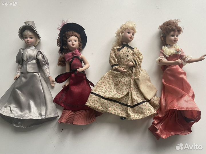 Кукла фарфоровая