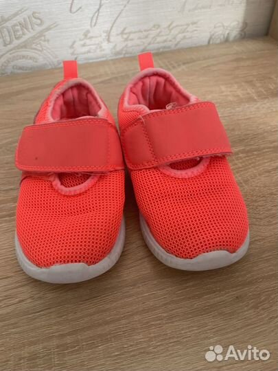 Кроссовки 26