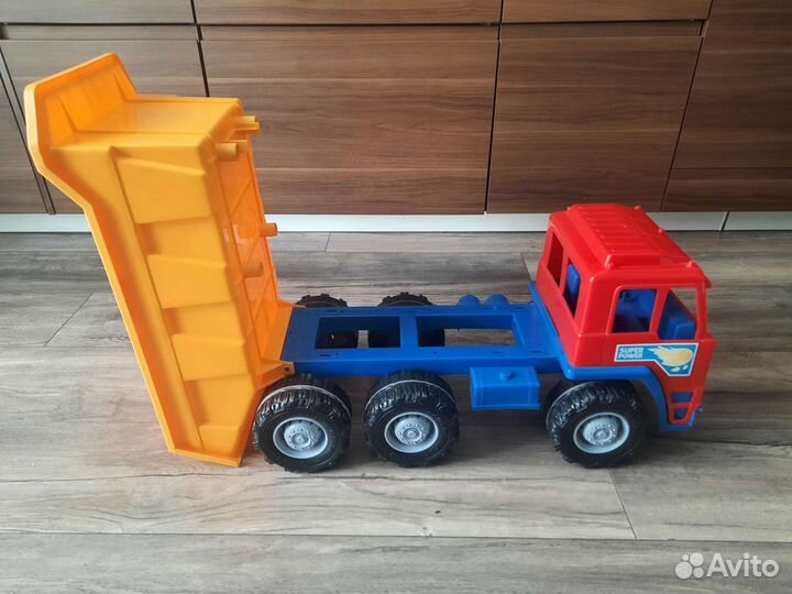 Большой грузовик самосвал игрушка