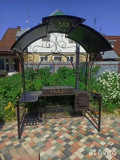 Кованый мангал с крышей