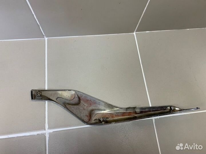 Молдинг бампера левый Toyota Land Cruiser 200