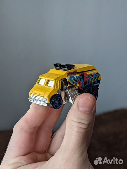Машинка hot wheels