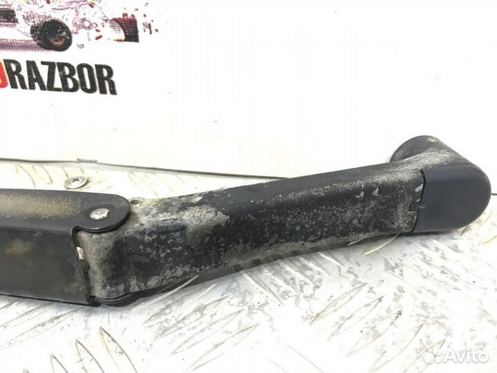 Поводок дворника левый Mitsubishi Space Wagon