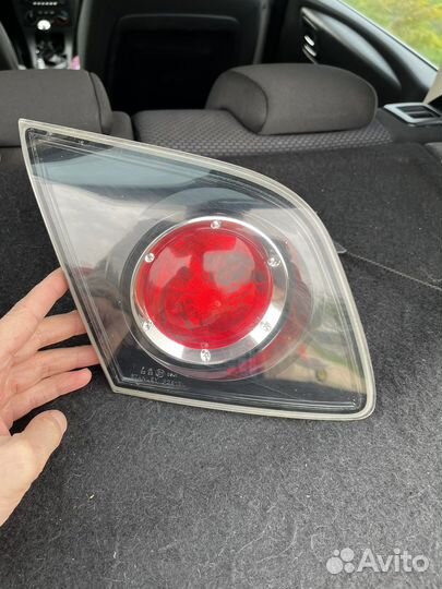 Задний левый фонарь в крышку mazda 3 bk