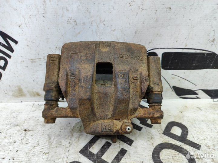 Суппорт передний левый Suzuki Grand Vitara