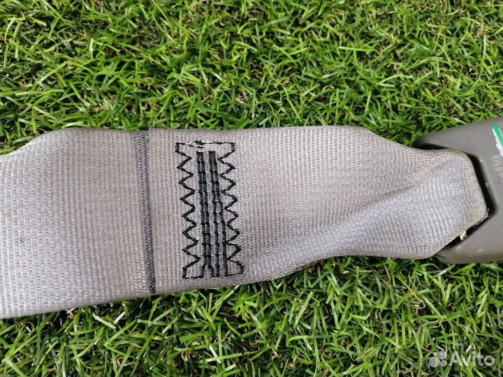 Замок ремня безопасности Nissan Laurel HC35