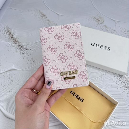 Обложка Guess на паспорт