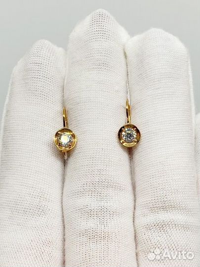 Золотые серьги с камнем