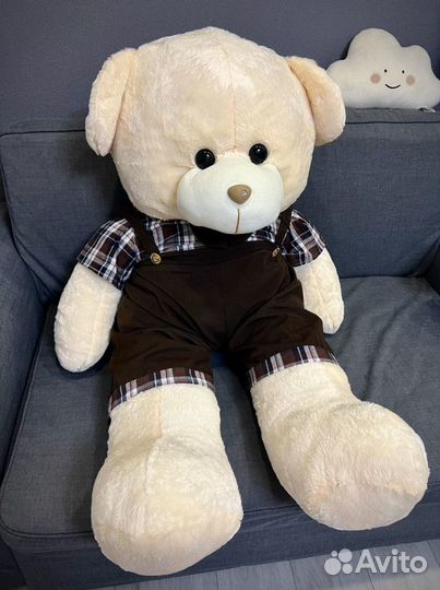 Большая игрушка (мишка)