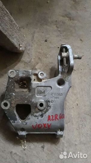 Кронштейн кондиционера toyota voxy azr60