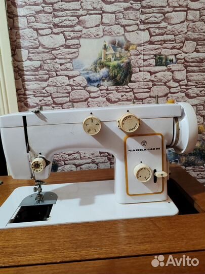 Швейная машина Чайка 142