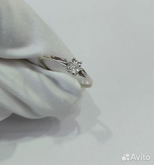 Золотое кольцо с бриллиантом 17,5р