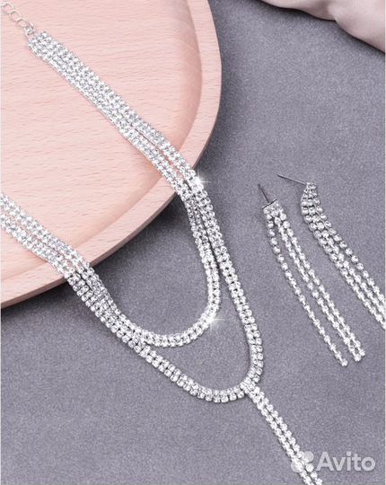 Набор украшений колье и серьги длинные
